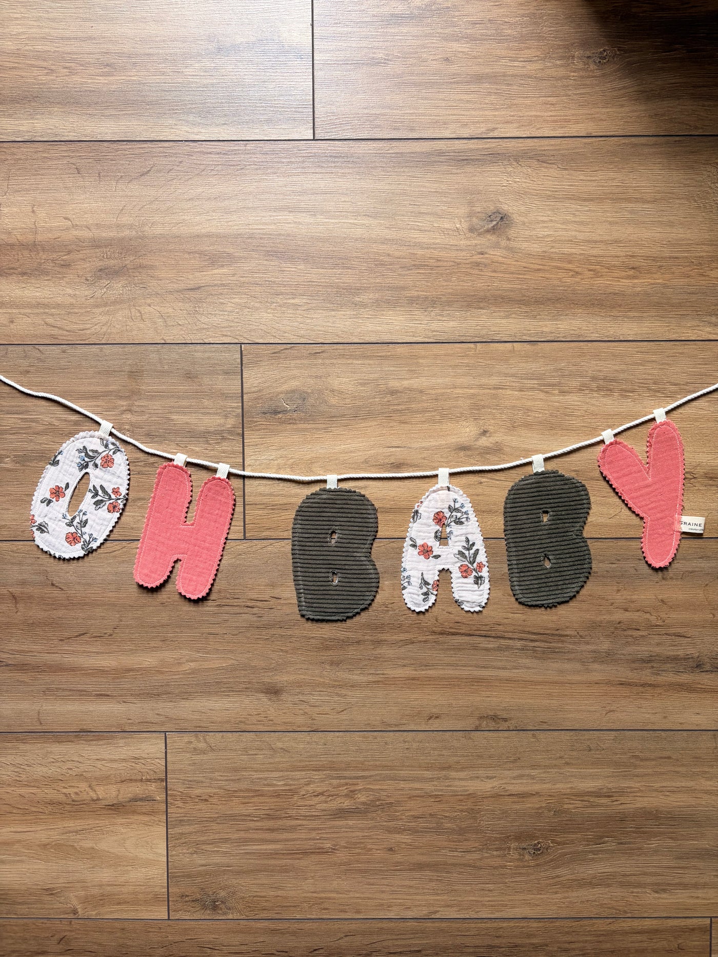 Guirlande prénom personnalisée en tissu – Décoration chambre bébé & enfant