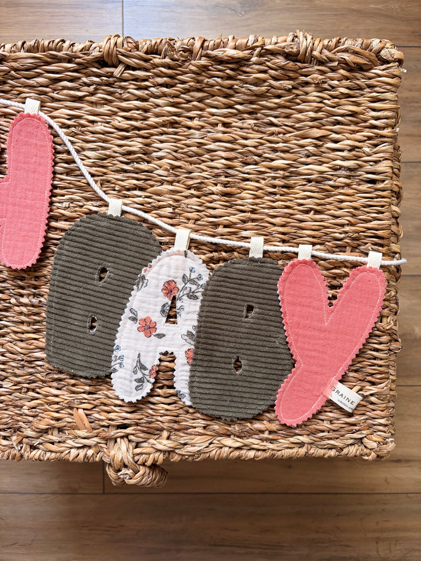 Guirlande prénom personnalisée en tissu – Décoration chambre bébé & enfant