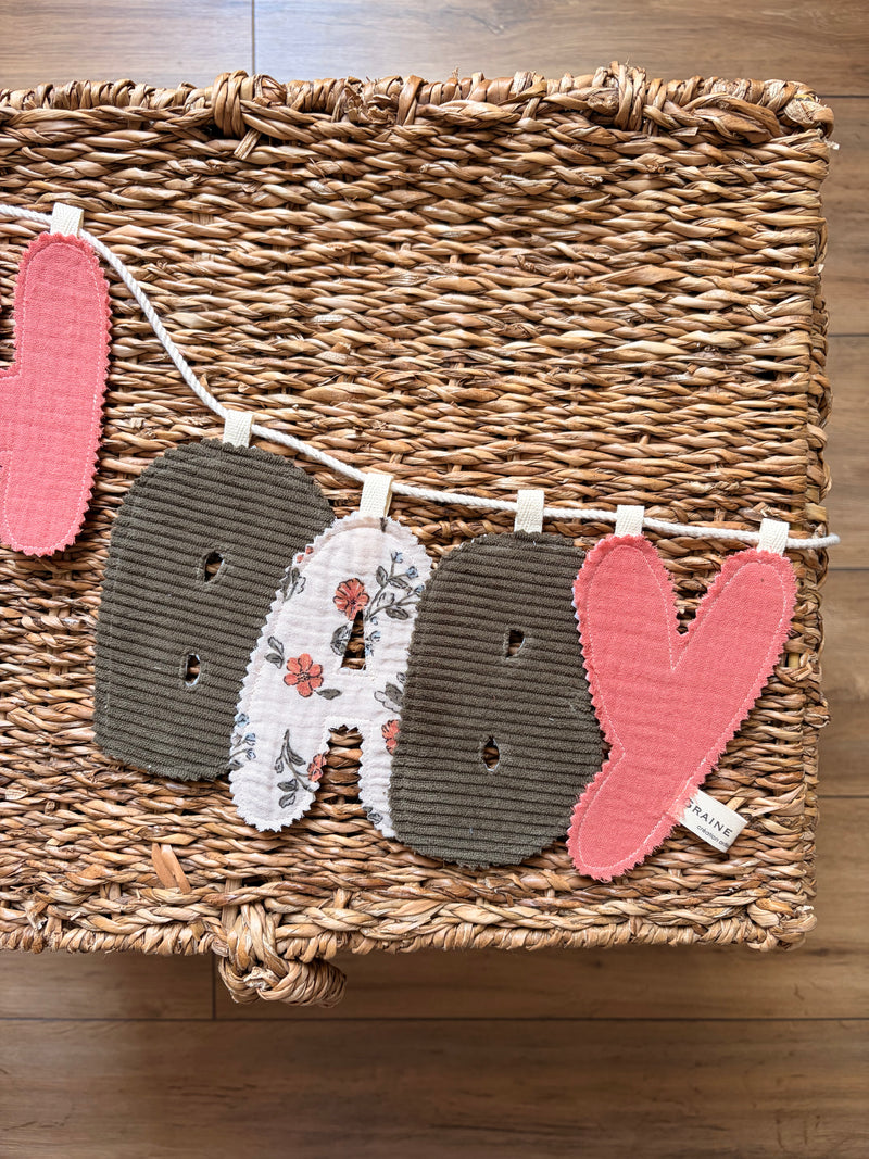 Guirlande prénom personnalisée en tissu – Décoration chambre bébé & enfant